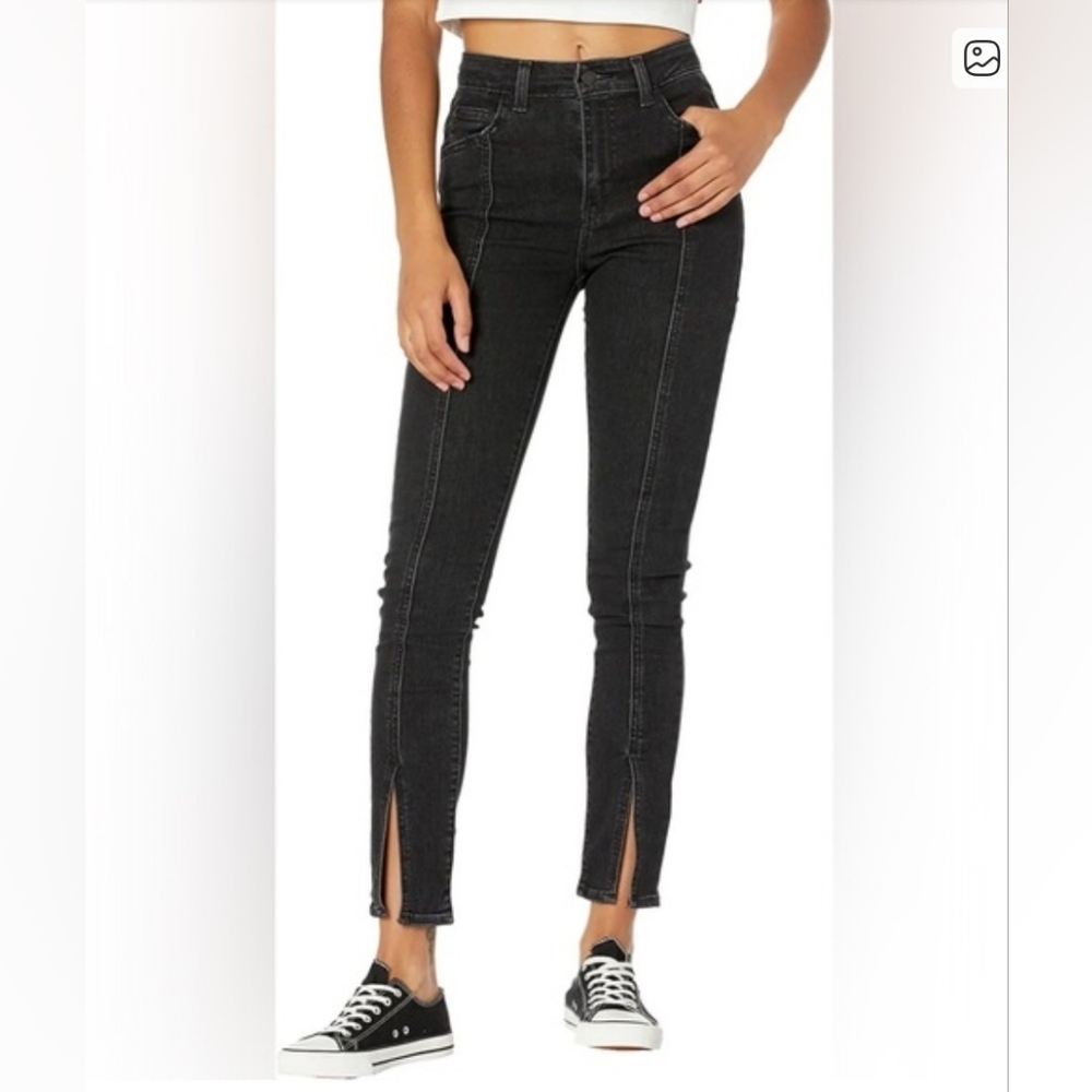 LEVIS 721 High-Rise Black Skinny Jeans with Front Hem Slits @ Ankle